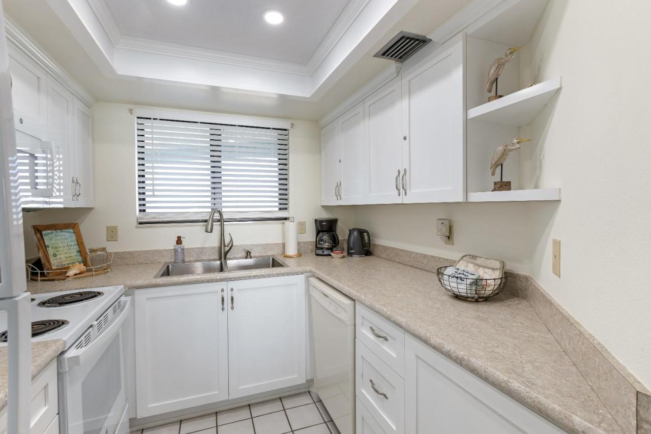 Ocean View With A Beachfront Pool At Ocean Trillium Condo ~ 403 New Smyrna Beach Exterior foto
